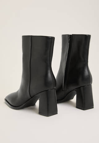 Classic Heeled Boot Black