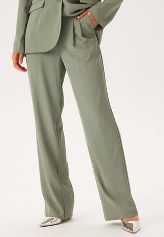 Straight Leg Pleated Suit Pants